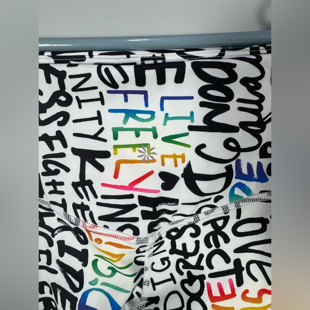 NWOT ATHLETA ELATION TRAIN 7/8
Tight Leggings PRIDE Graffiti words L - Picture 7 of 13